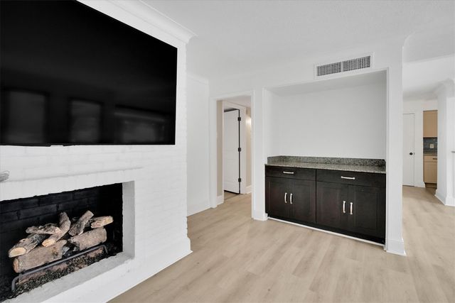 5926 Sandhurst Lane 123, Dallas, TX 75206