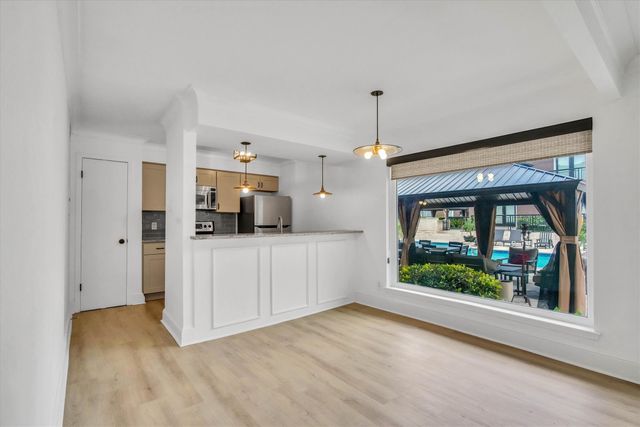 5926 Sandhurst Lane 123, Dallas, TX 75206