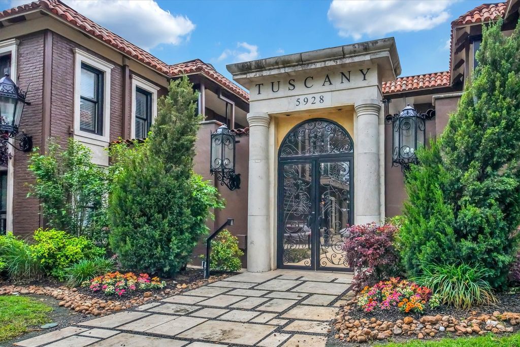 5926 Sandhurst Lane 123, Dallas, TX 75206