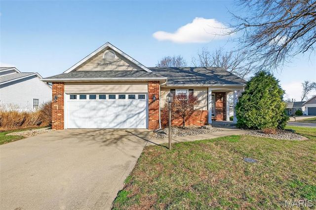 4 Huntington Place Drive, Glen Carbon, IL 62034