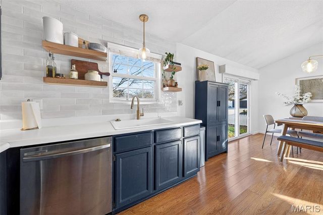 4 Huntington Place Drive, Glen Carbon, IL 62034