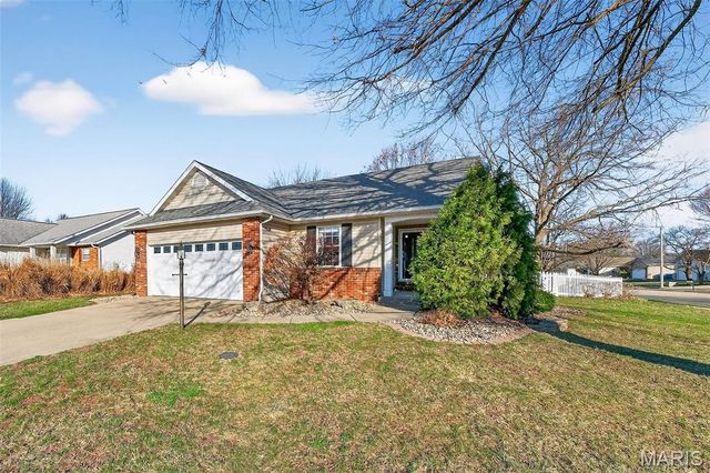 4 Huntington Place Drive, Glen Carbon, IL 62034