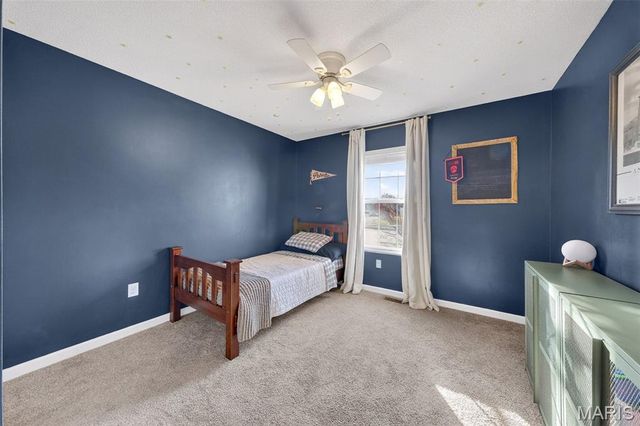 4 Huntington Place Drive, Glen Carbon, IL 62034