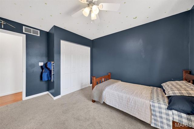 4 Huntington Place Drive, Glen Carbon, IL 62034