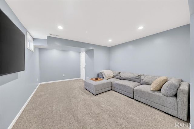 4 Huntington Place Drive, Glen Carbon, IL 62034