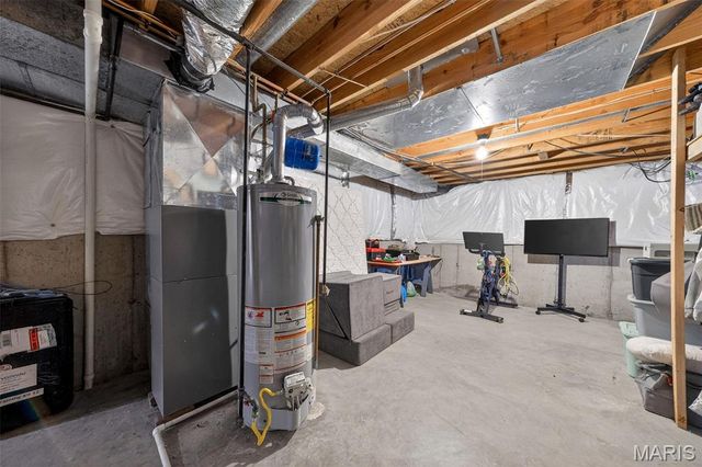 4 Huntington Place Drive, Glen Carbon, IL 62034