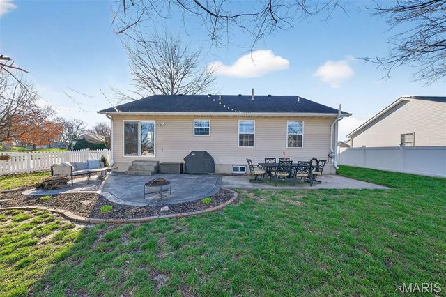 4 Huntington Place Drive, Glen Carbon, IL 62034