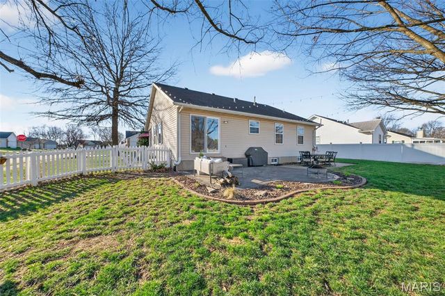 4 Huntington Place Drive, Glen Carbon, IL 62034