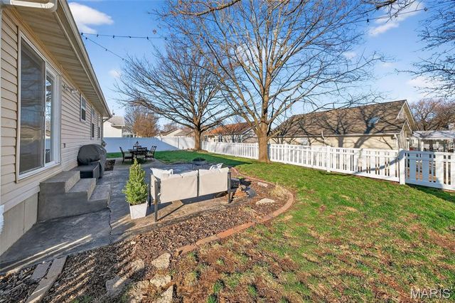 4 Huntington Place Drive, Glen Carbon, IL 62034