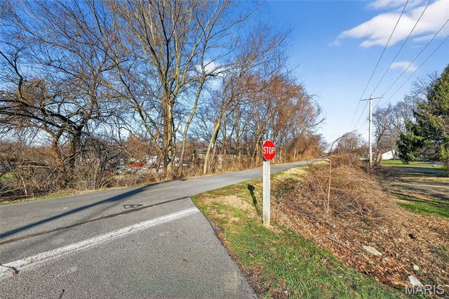 4 Huntington Place Drive, Glen Carbon, IL 62034