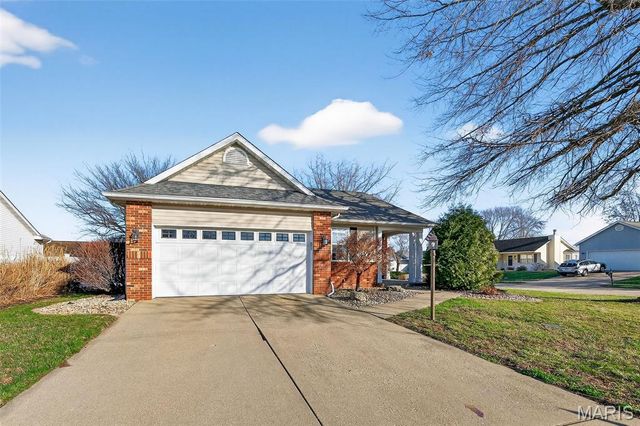 4 Huntington Place Drive, Glen Carbon, IL 62034