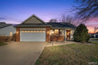 4 Huntington Place Drive, Glen Carbon, IL 62034