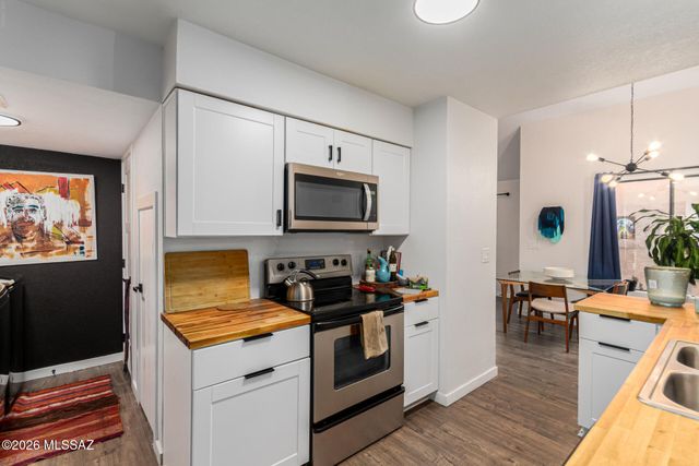 1433 W Calle Plomo, Tucson, AZ 85745