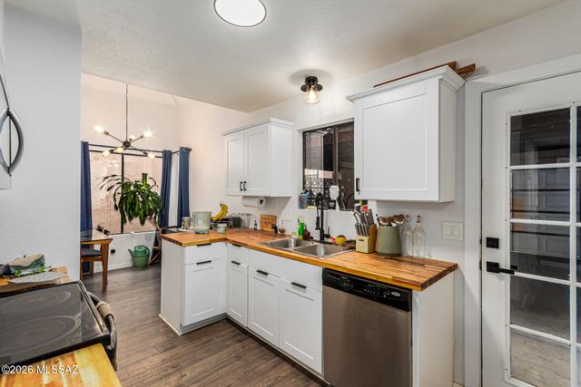 1433 W Calle Plomo, Tucson, AZ 85745