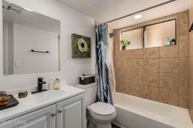 1433 W Calle Plomo, Tucson, AZ 85745