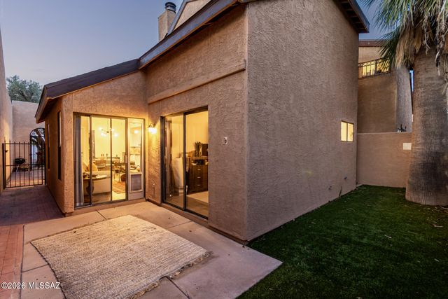 1433 W Calle Plomo, Tucson, AZ 85745