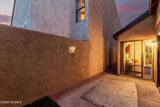 1433 W Calle Plomo, Tucson, AZ 85745