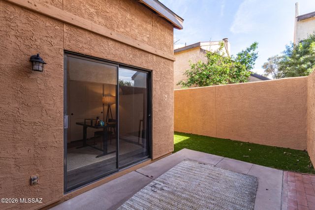 1433 W Calle Plomo, Tucson, AZ 85745