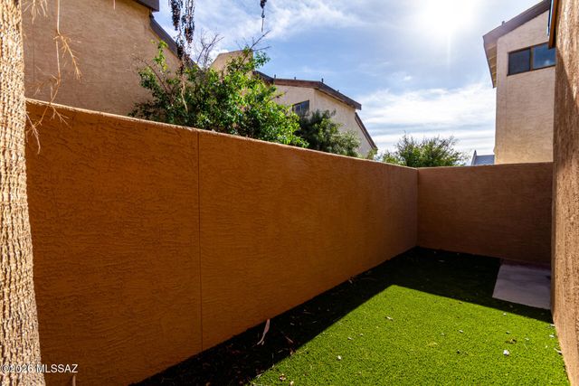 1433 W Calle Plomo, Tucson, AZ 85745