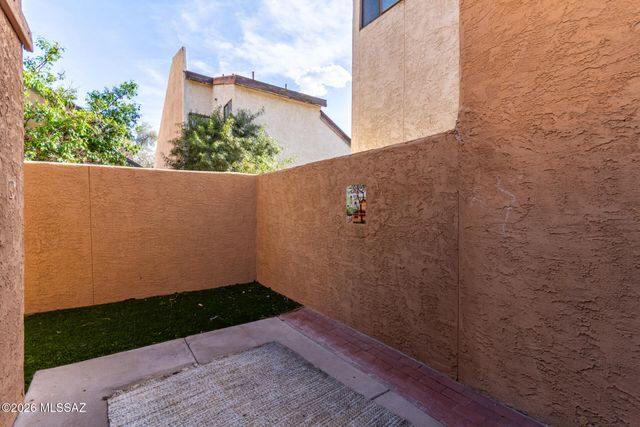 1433 W Calle Plomo, Tucson, AZ 85745