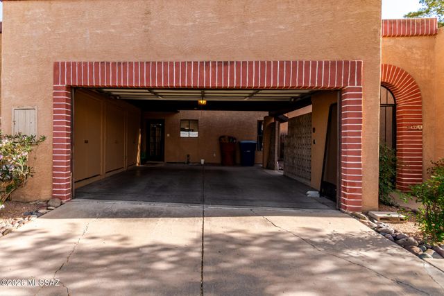 1433 W Calle Plomo, Tucson, AZ 85745