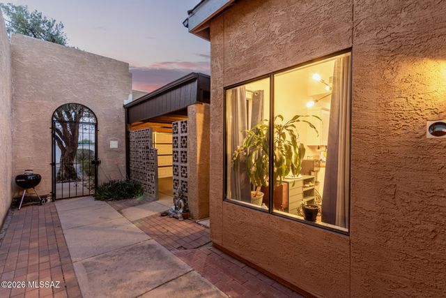 1433 W Calle Plomo, Tucson, AZ 85745