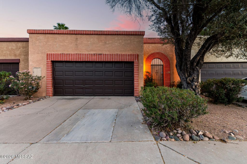 1433 W Calle Plomo, Tucson, AZ 85745