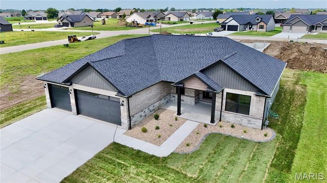 304 Rumsfeld Drive, Troy, IL 62294