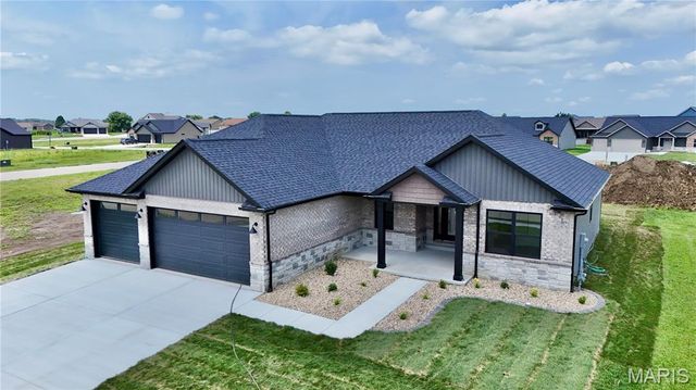 304 Rumsfeld Drive, Troy, IL 62294