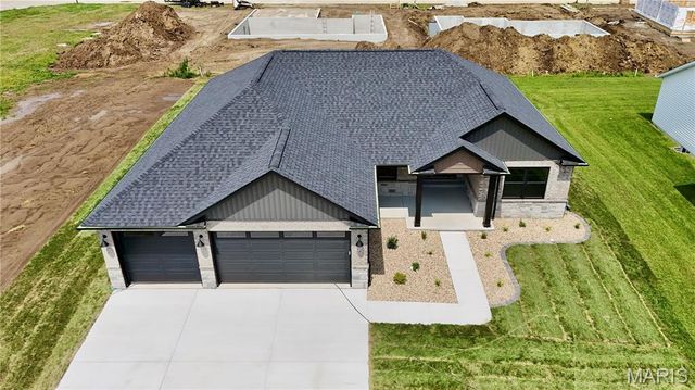 304 Rumsfeld Drive, Troy, IL 62294