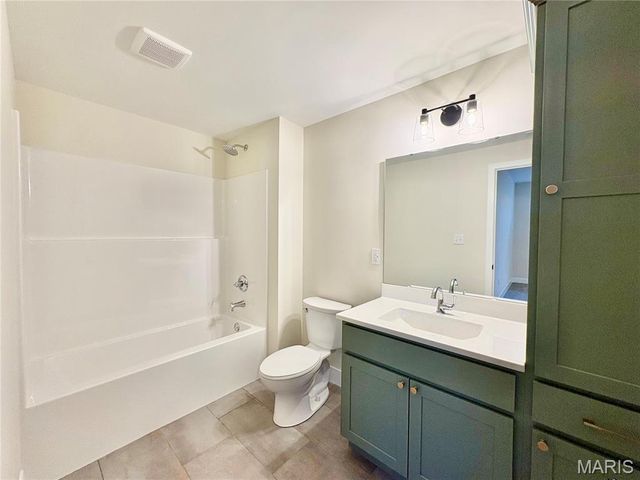 304 Rumsfeld Drive, Troy, IL 62294