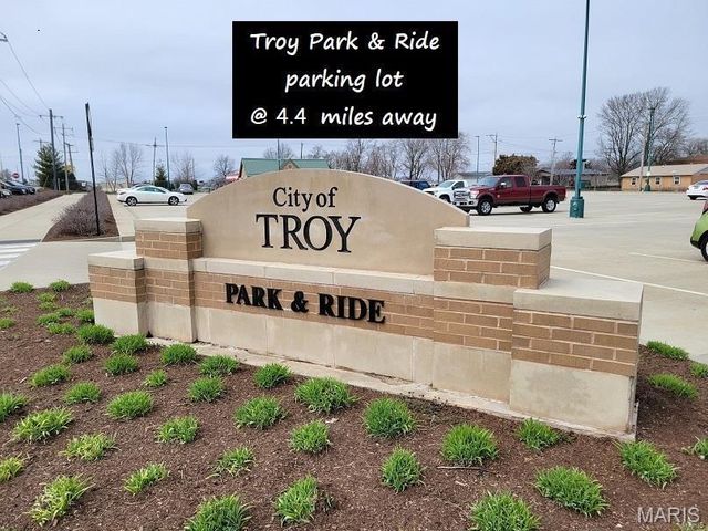 304 Rumsfeld Drive, Troy, IL 62294