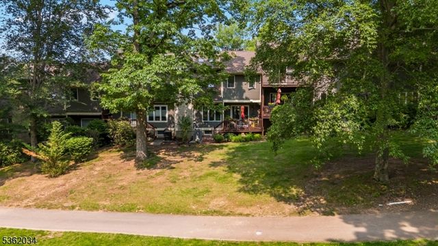 18 Inverrary Place, Clinton Twp., NJ 08801