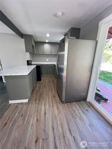 30524 8TH Avenue SW, Federal Way, WA 98023