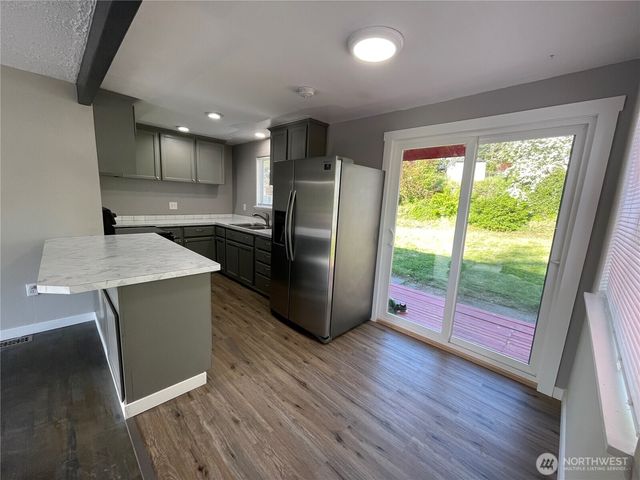 30524 8TH Avenue SW, Federal Way, WA 98023