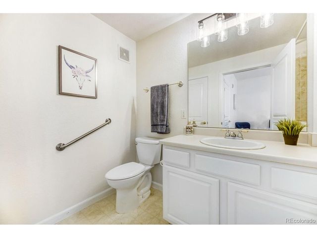 10331 W Girton Dr 104, Lakewood, CO 80227