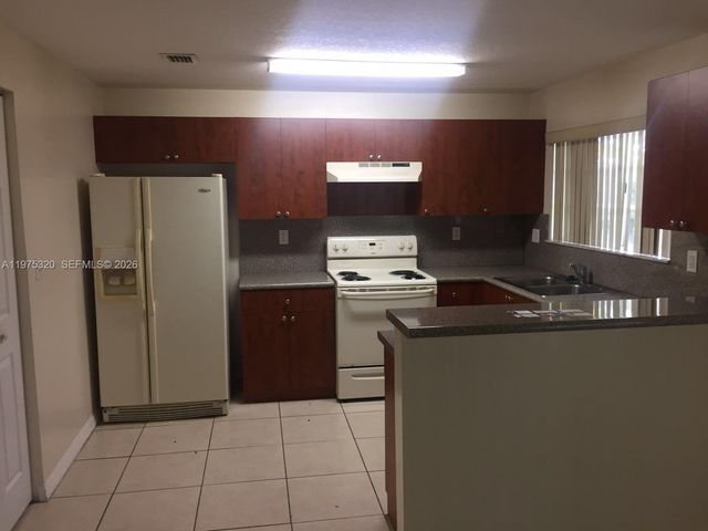 13950 SW 260th St 101, Homestead, FL 33032