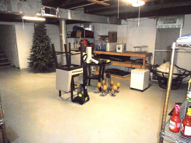 8239 Garbor Drive, Warren, MI 48093