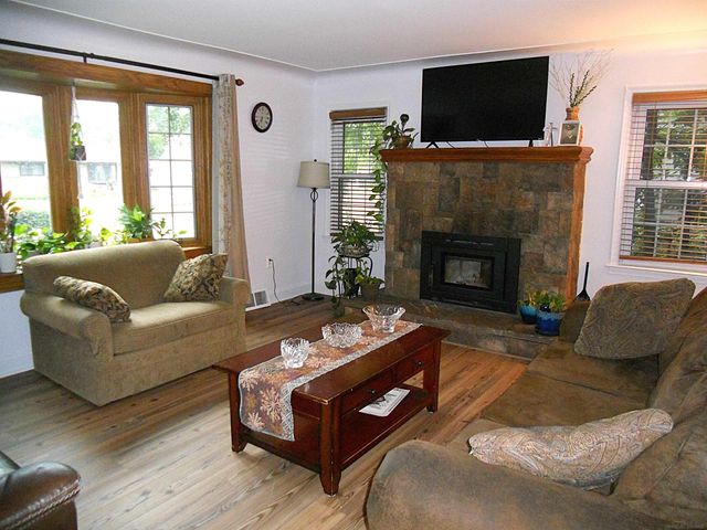 8239 Garbor Drive, Warren, MI 48093