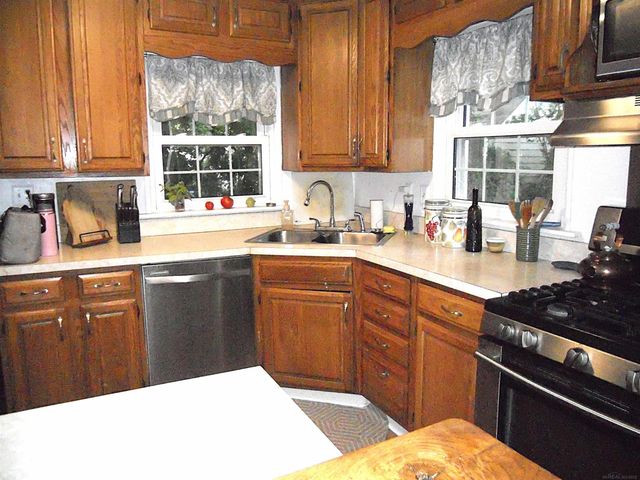 8239 Garbor Drive, Warren, MI 48093