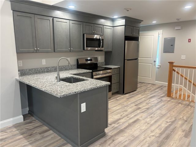 173 State Street 3, Bristol, RI 02809
