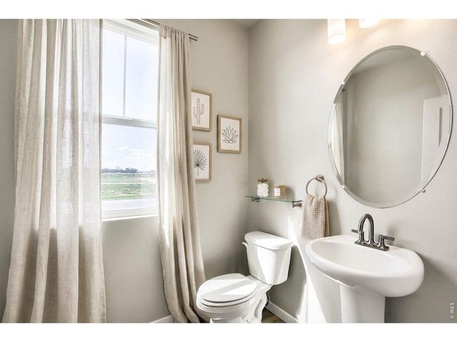 202 Sugar Beet Ln, Berthoud, CO 80513