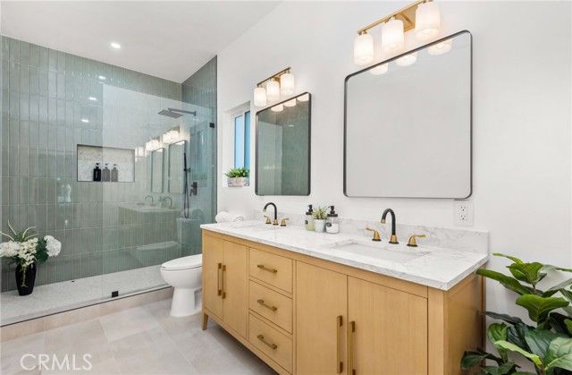 5414 Hillcrest, Los Angeles, CA 90043