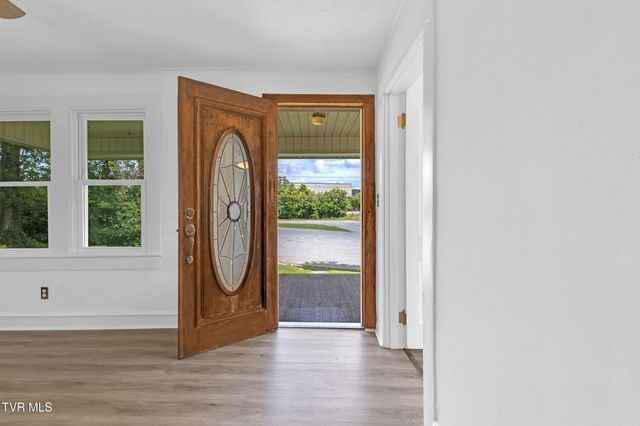 102 Village Drive Drive, Greeneville, TN 37745