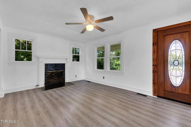 102 Village Drive Drive, Greeneville, TN 37745