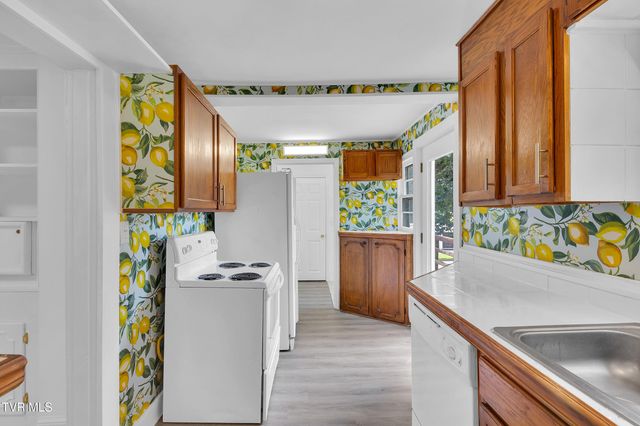 102 Village Drive Drive, Greeneville, TN 37745