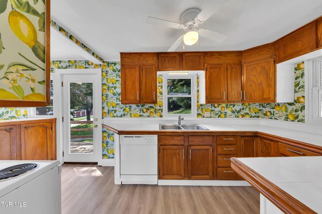 102 Village Drive Drive, Greeneville, TN 37745