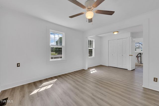 102 Village Drive Drive, Greeneville, TN 37745
