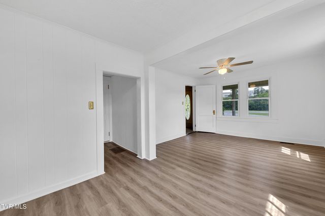 102 Village Drive Drive, Greeneville, TN 37745