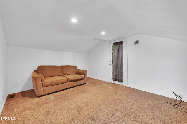 102 Village Drive Drive, Greeneville, TN 37745